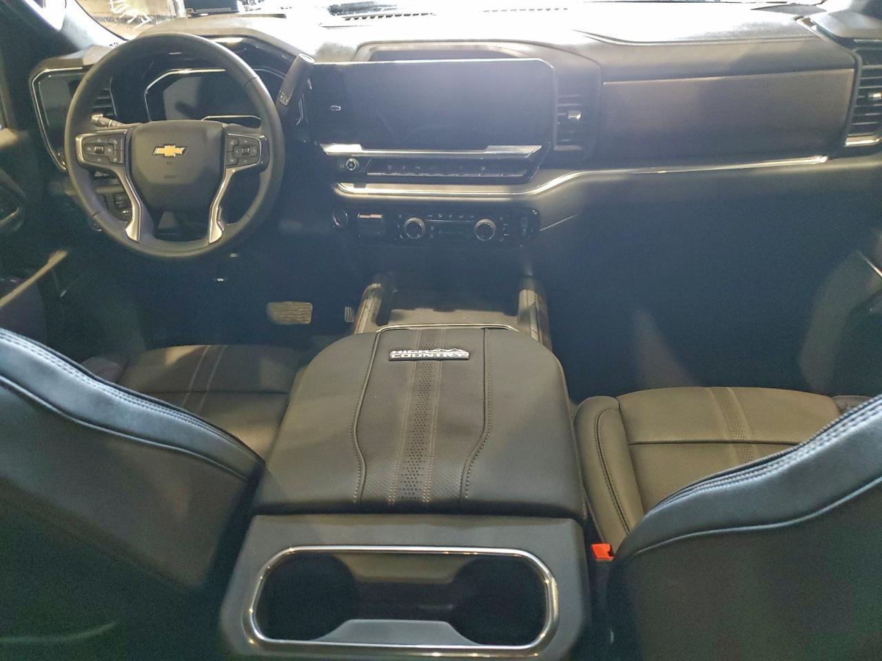 2025 Chevrolet Silverado K3500 High Country - zdjęcie 8