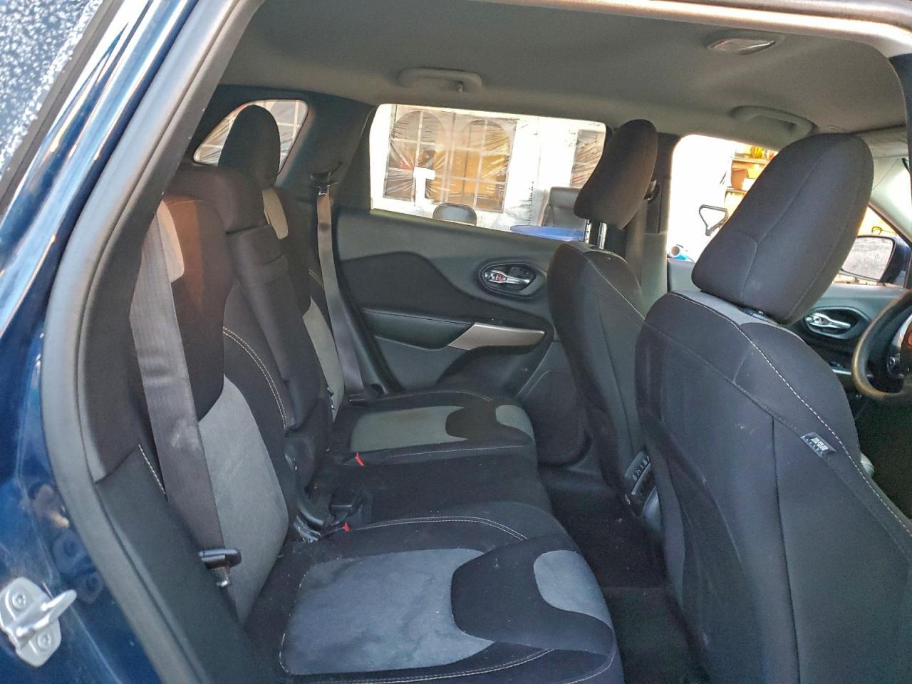 2018 Jeep Cherokee Latitude - zdjęcie 10