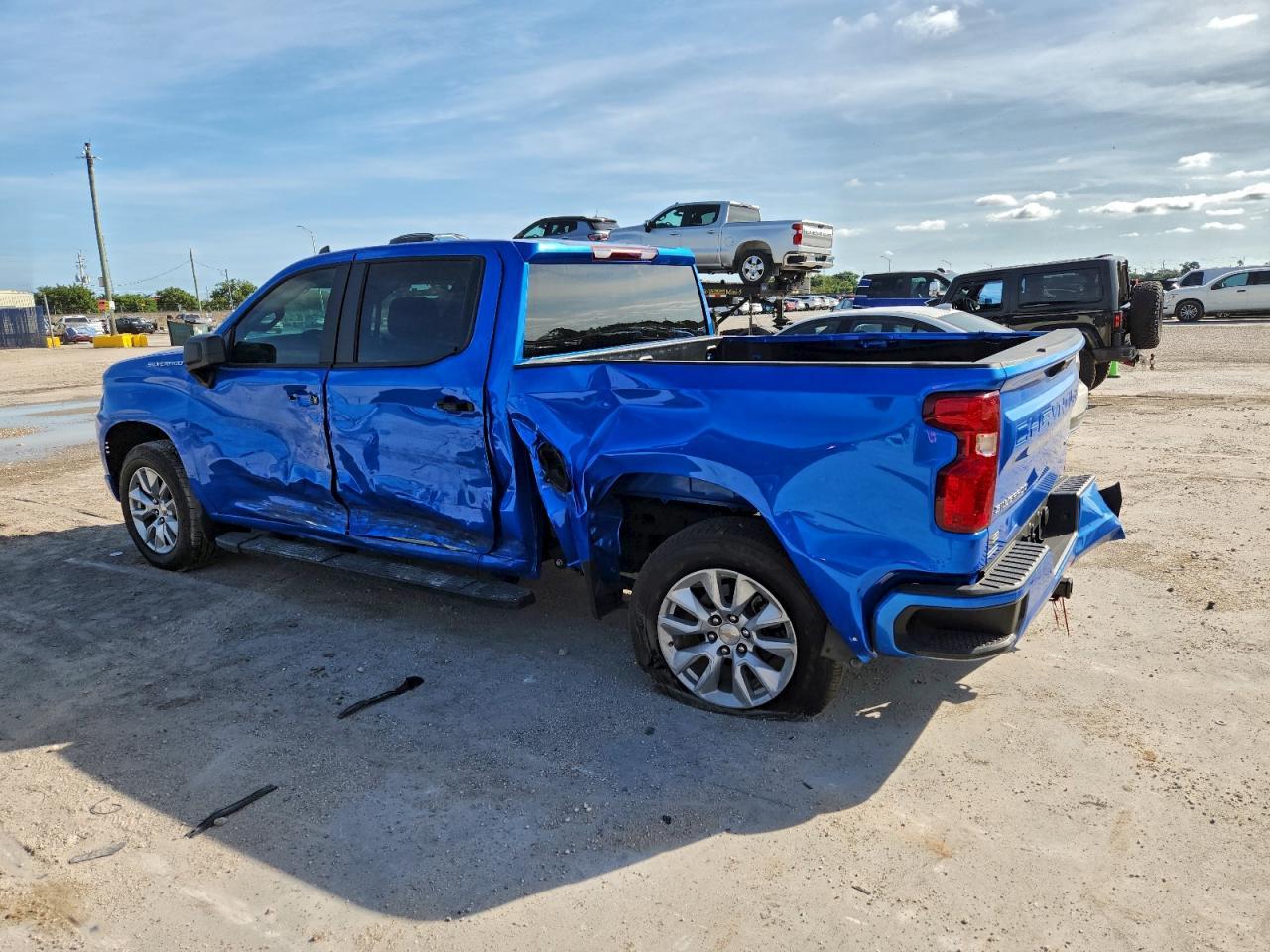 2025 Chevrolet Silverado C1500 Custom - zdjęcie 2