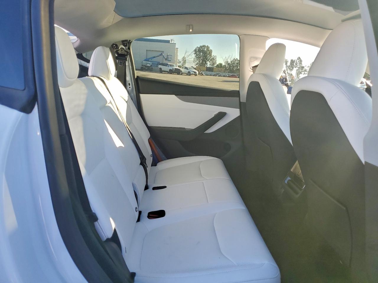 2026 Tesla Model Y - zdjęcie 10