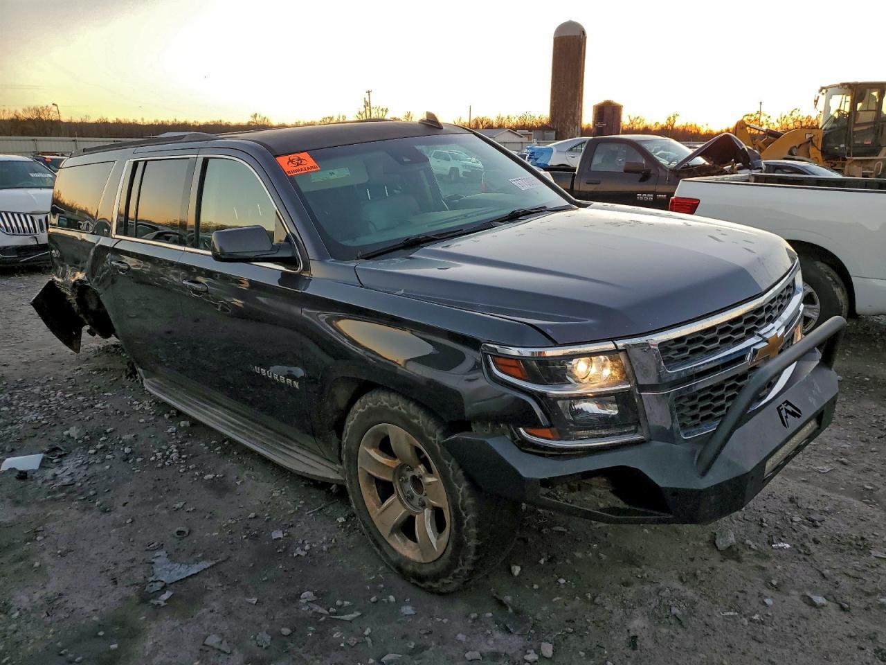 2015 Chevrolet Suburban C1500 Lt - zdjęcie 4