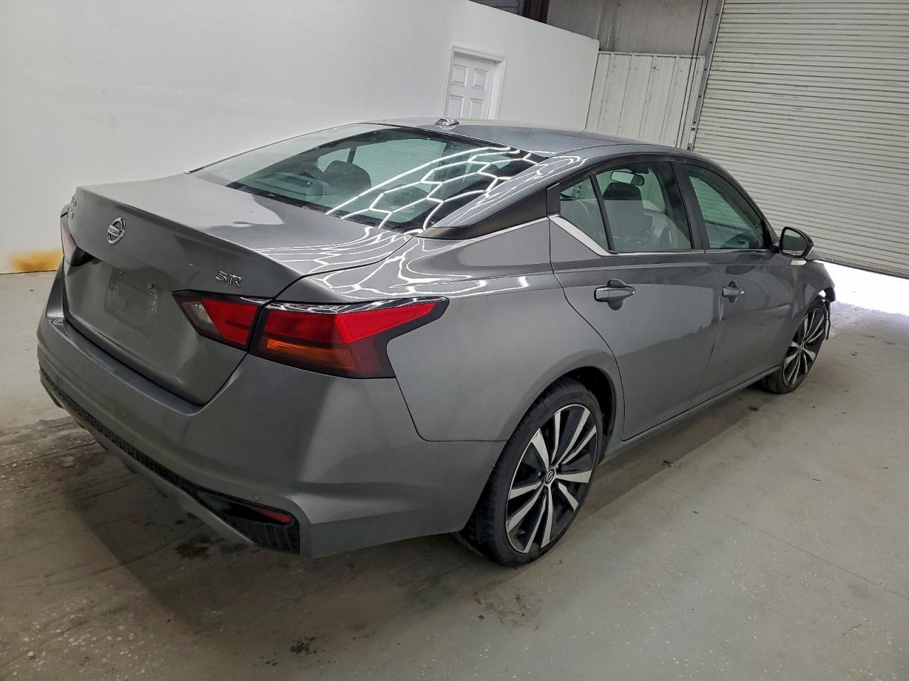 2021 Nissan Altima Sr - zdjęcie 3