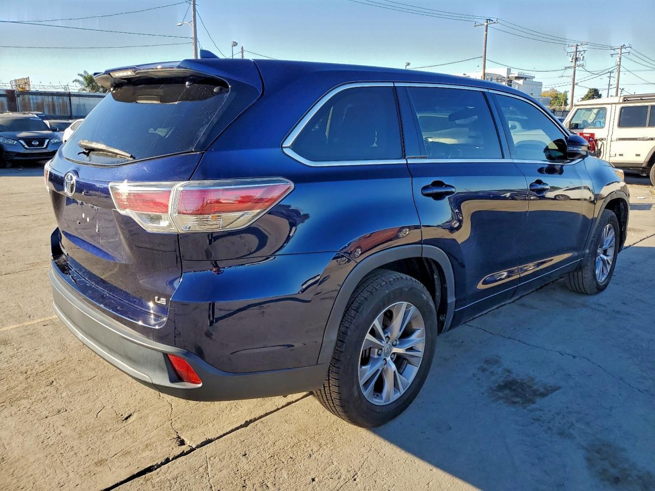 2014 Toyota Highlander Le - zdjęcie 3