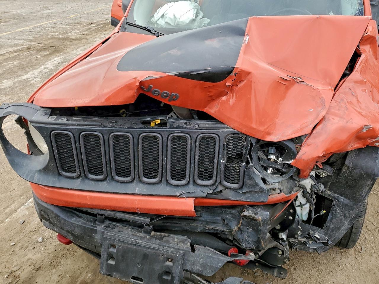 2016 Jeep Renegade Trailhawk - zdjęcie 11