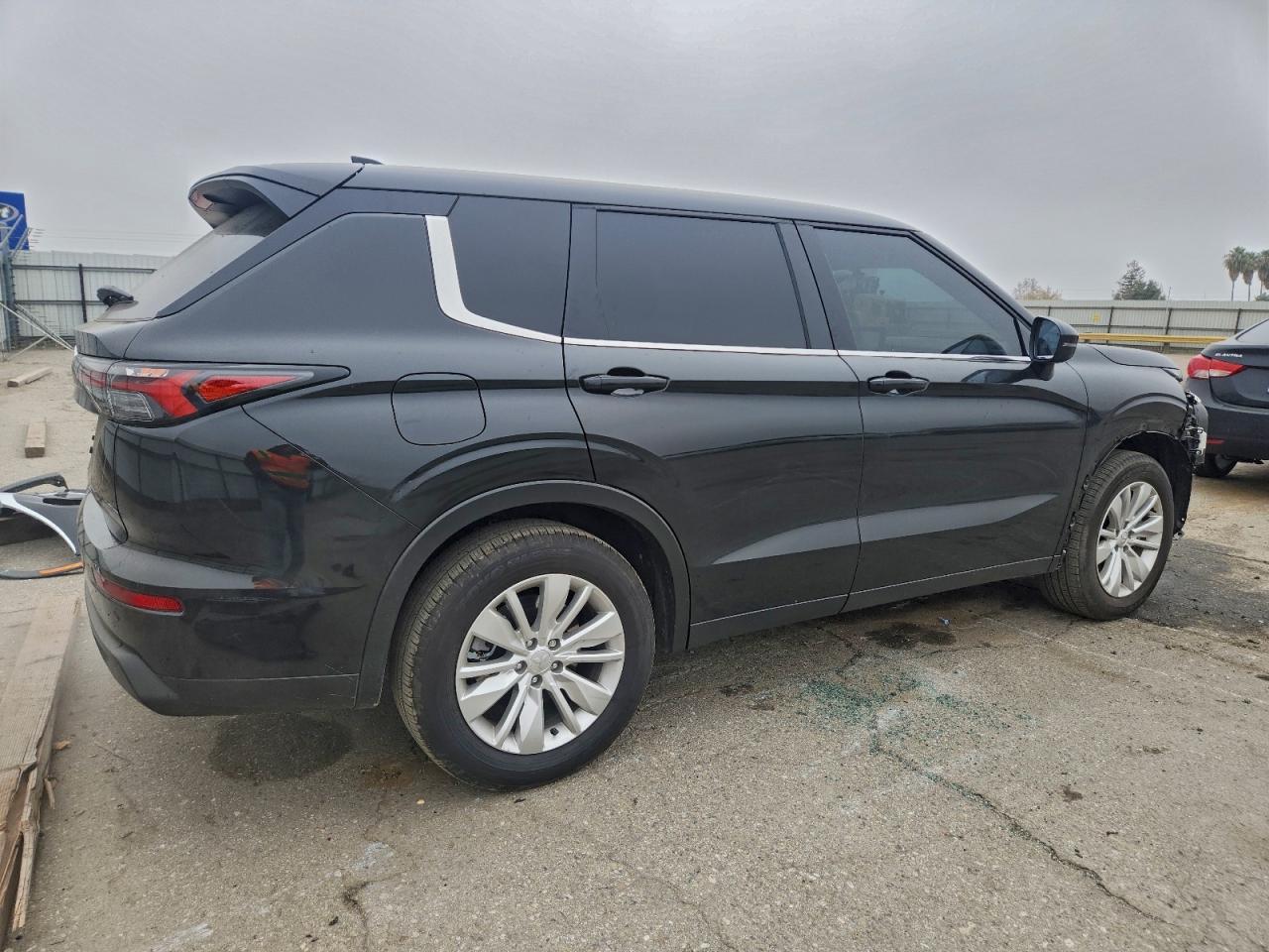 2025 Mitsubishi Outlander Es - zdjęcie 3