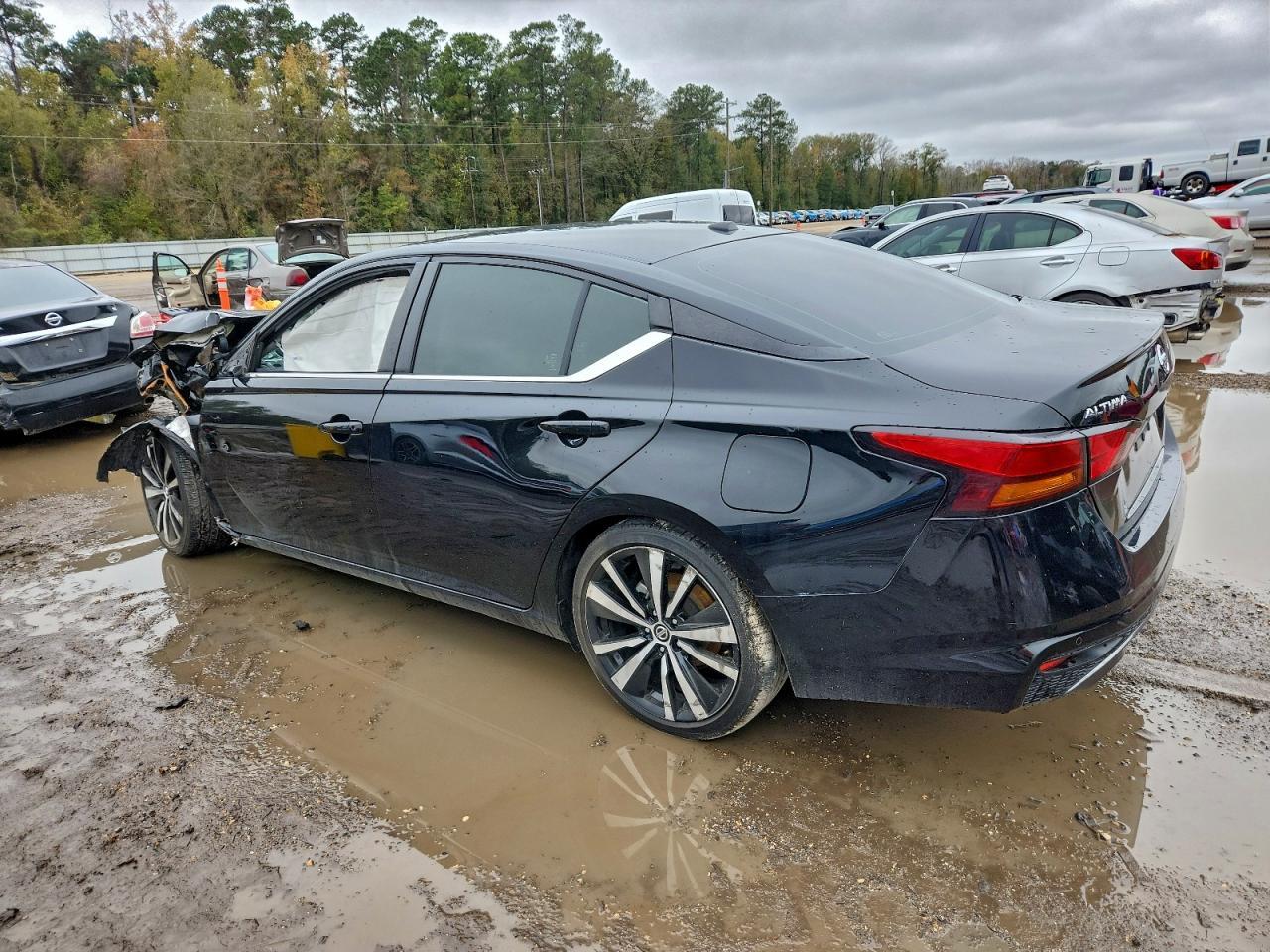 2022 Nissan Altima Sr - zdjęcie 2
