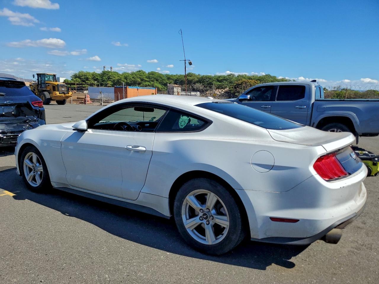 2019 Ford Mustang - zdjęcie 2