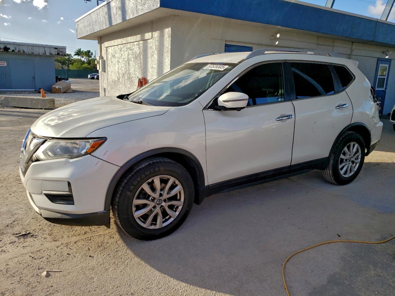 2017 Nissan Rogue S - zdjęcie główne