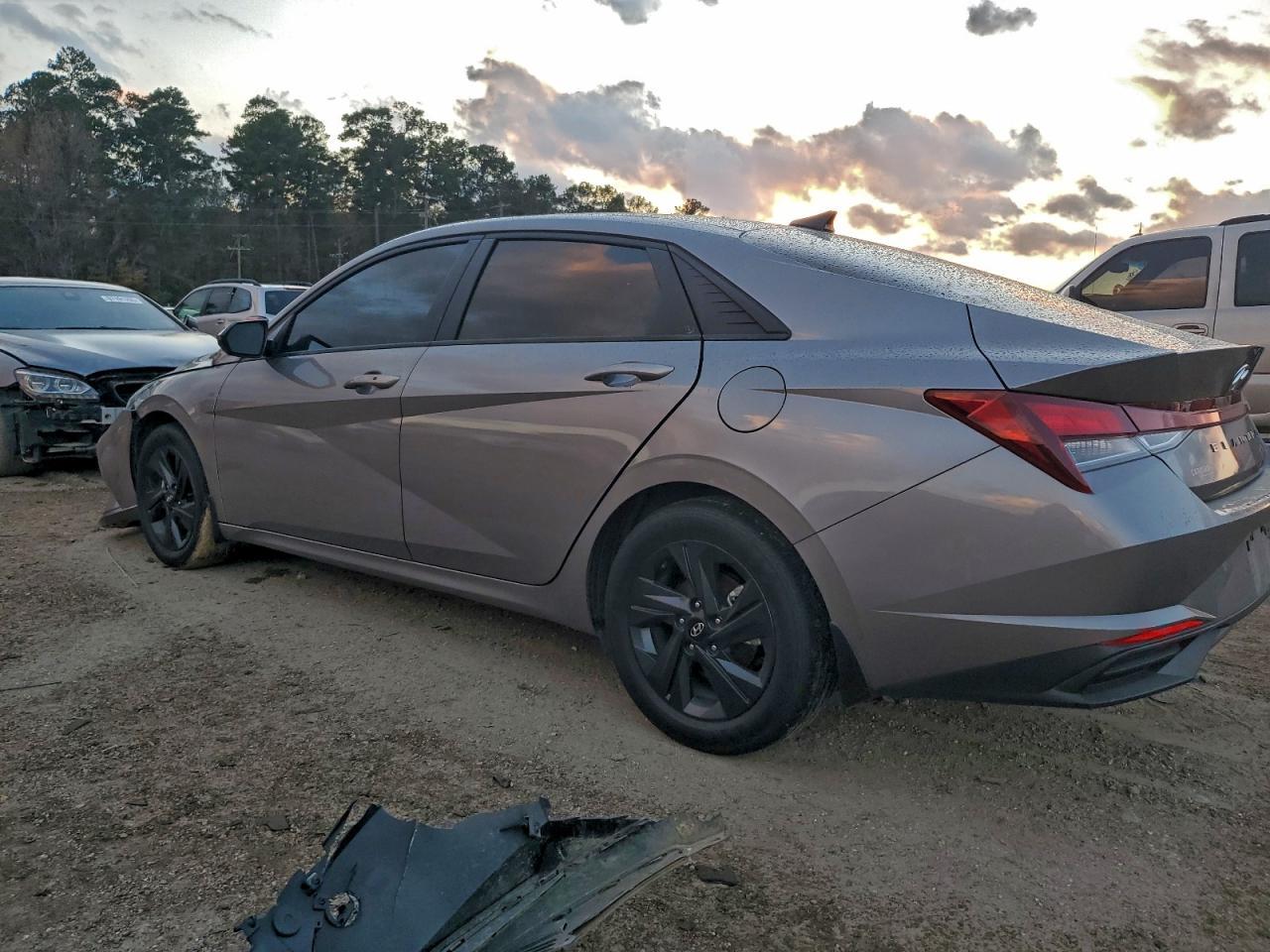 2022 Hyundai Elantra Sel - zdjęcie 2