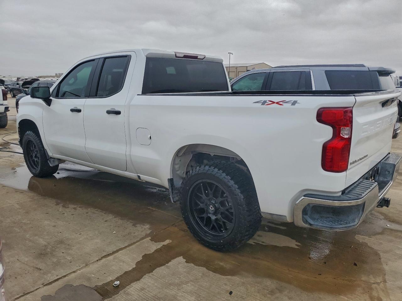 2019 Chevrolet Silverado K1500 - zdjęcie 2