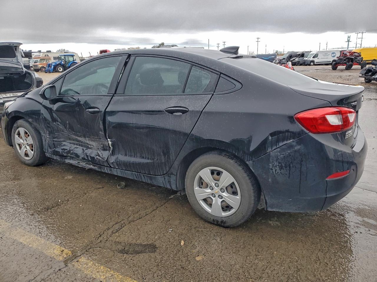 2018 Chevrolet Cruze Ls - zdjęcie 2