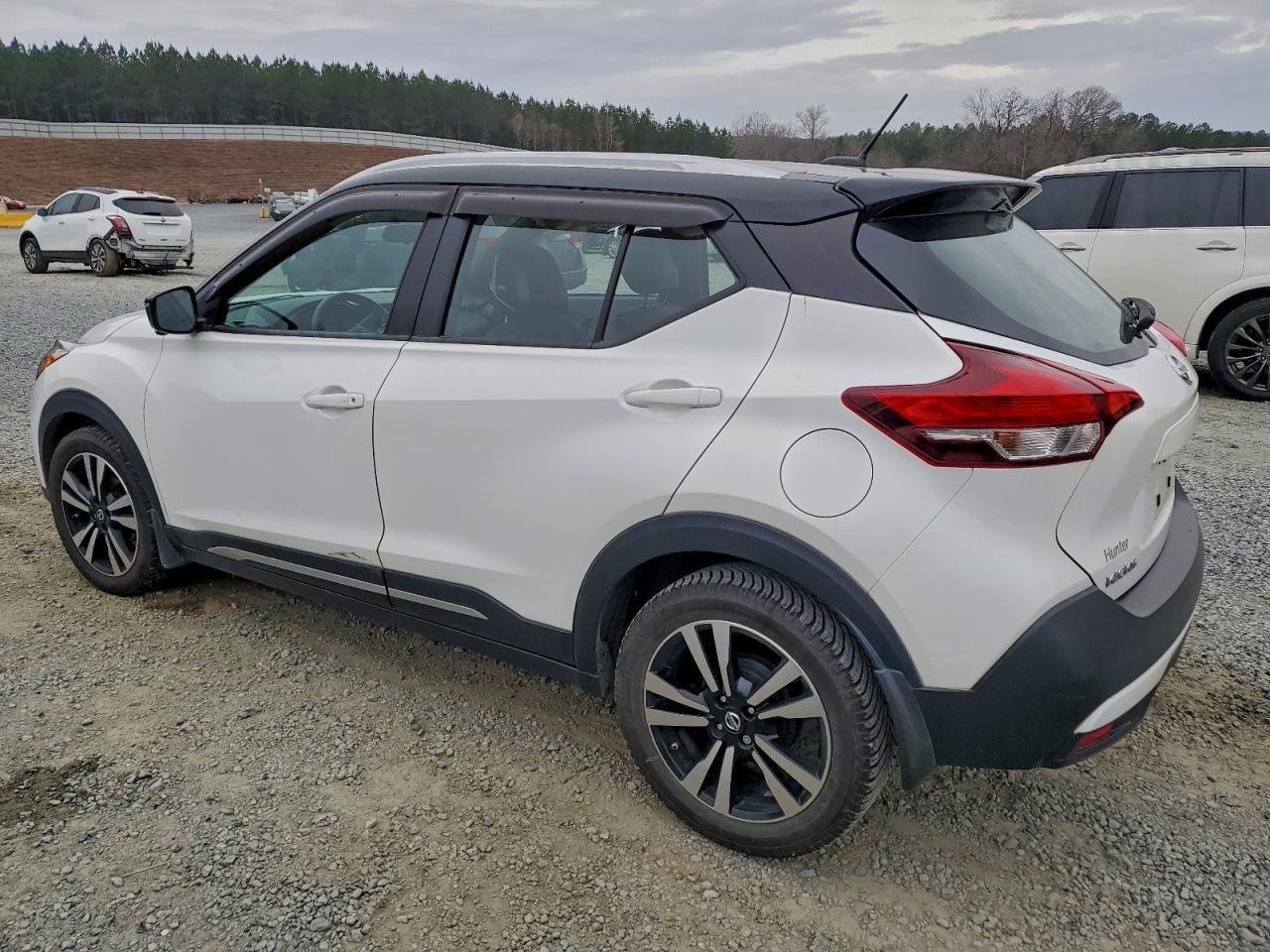 2019 Nissan Kicks S - zdjęcie 2