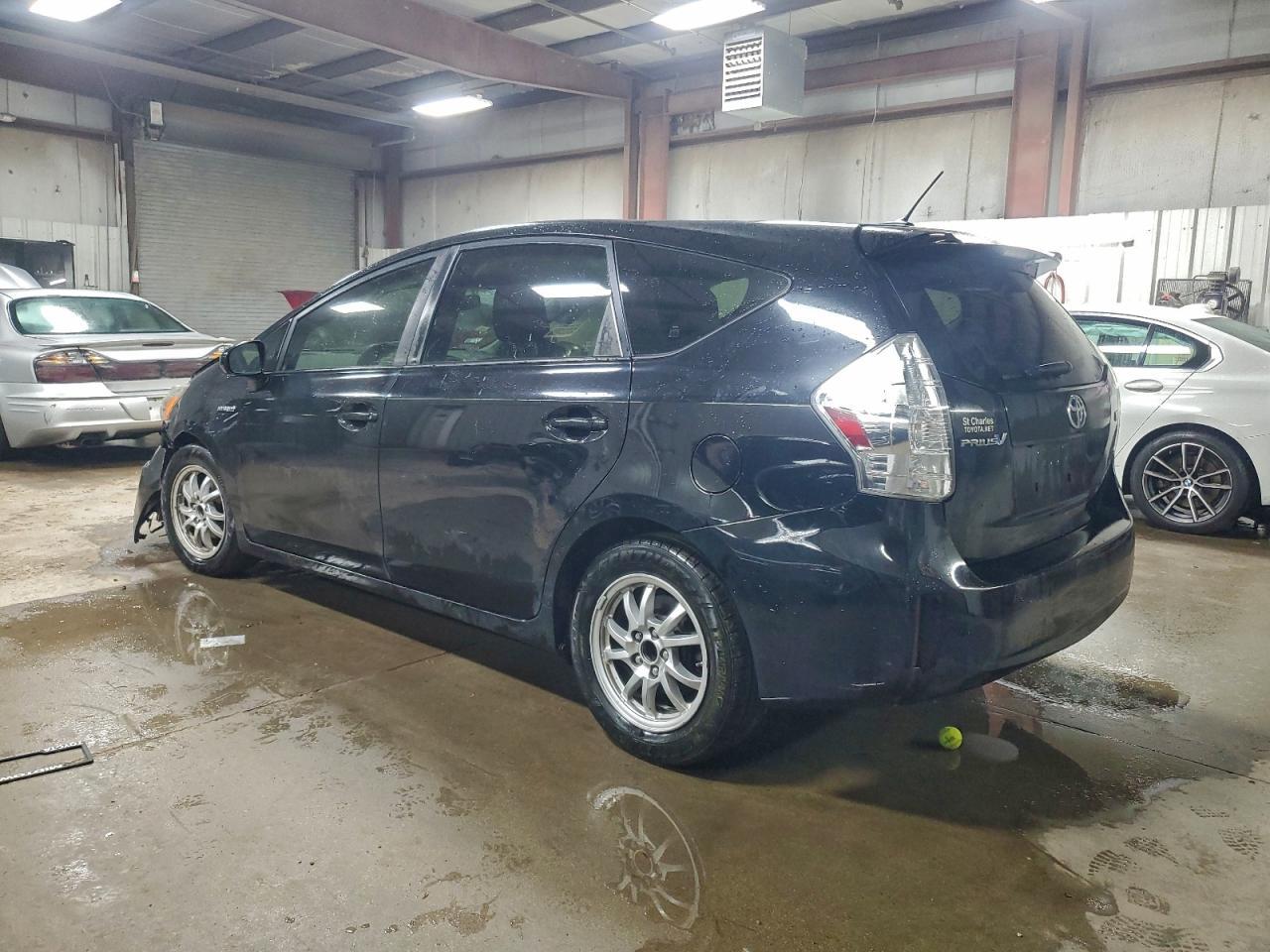 2014 Toyota Prius V Three - zdjęcie 2