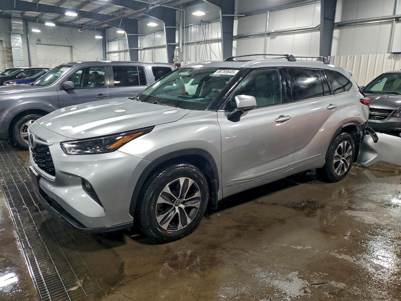2022 Toyota Highlander Hybrid Xle - zdjęcie główne