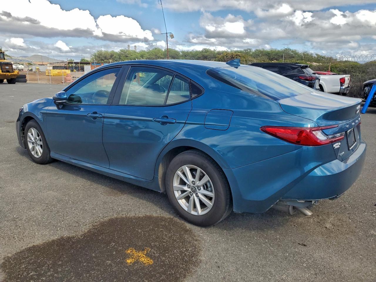 2025 Toyota Camry Le - zdjęcie 2