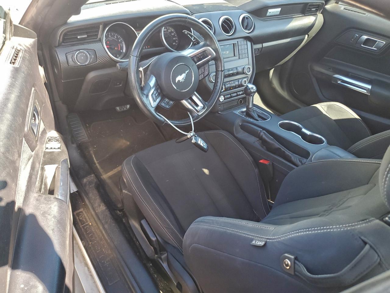 2019 Ford Mustang - zdjęcie 8