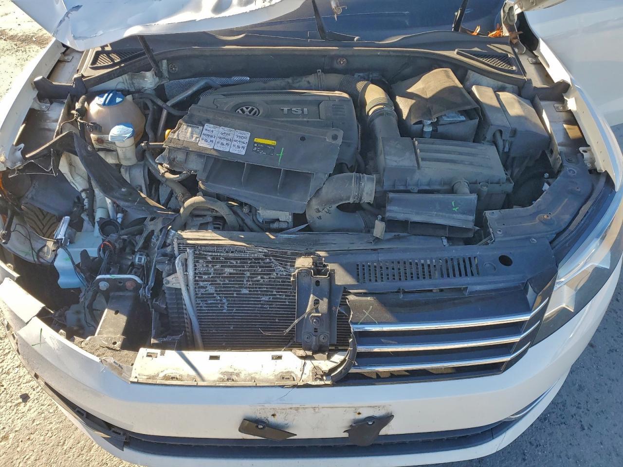 2015 Volkswagen Passat S - zdjęcie 11