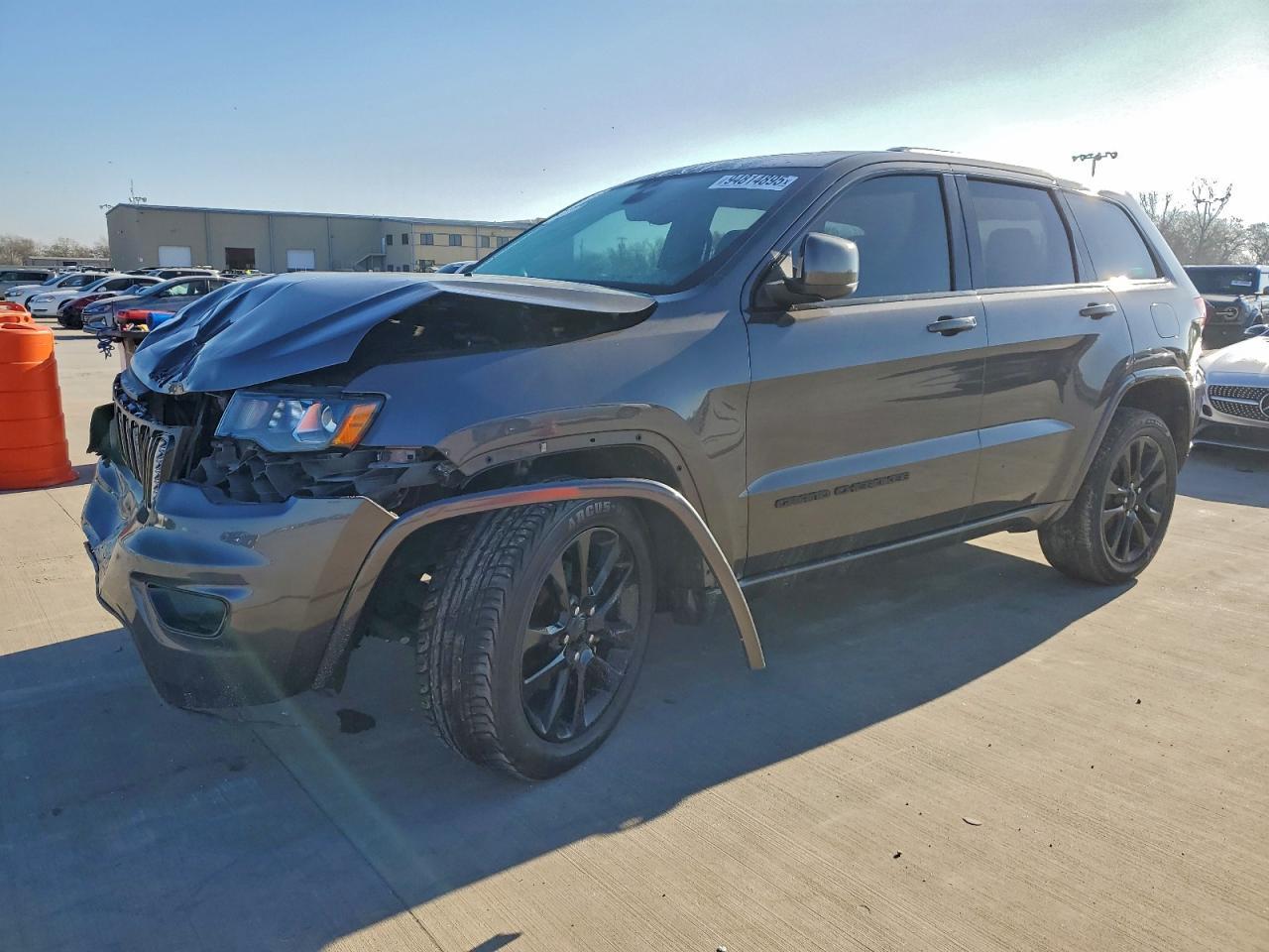 2018 Jeep Grand Cherokee Laredo - zdjęcie główne