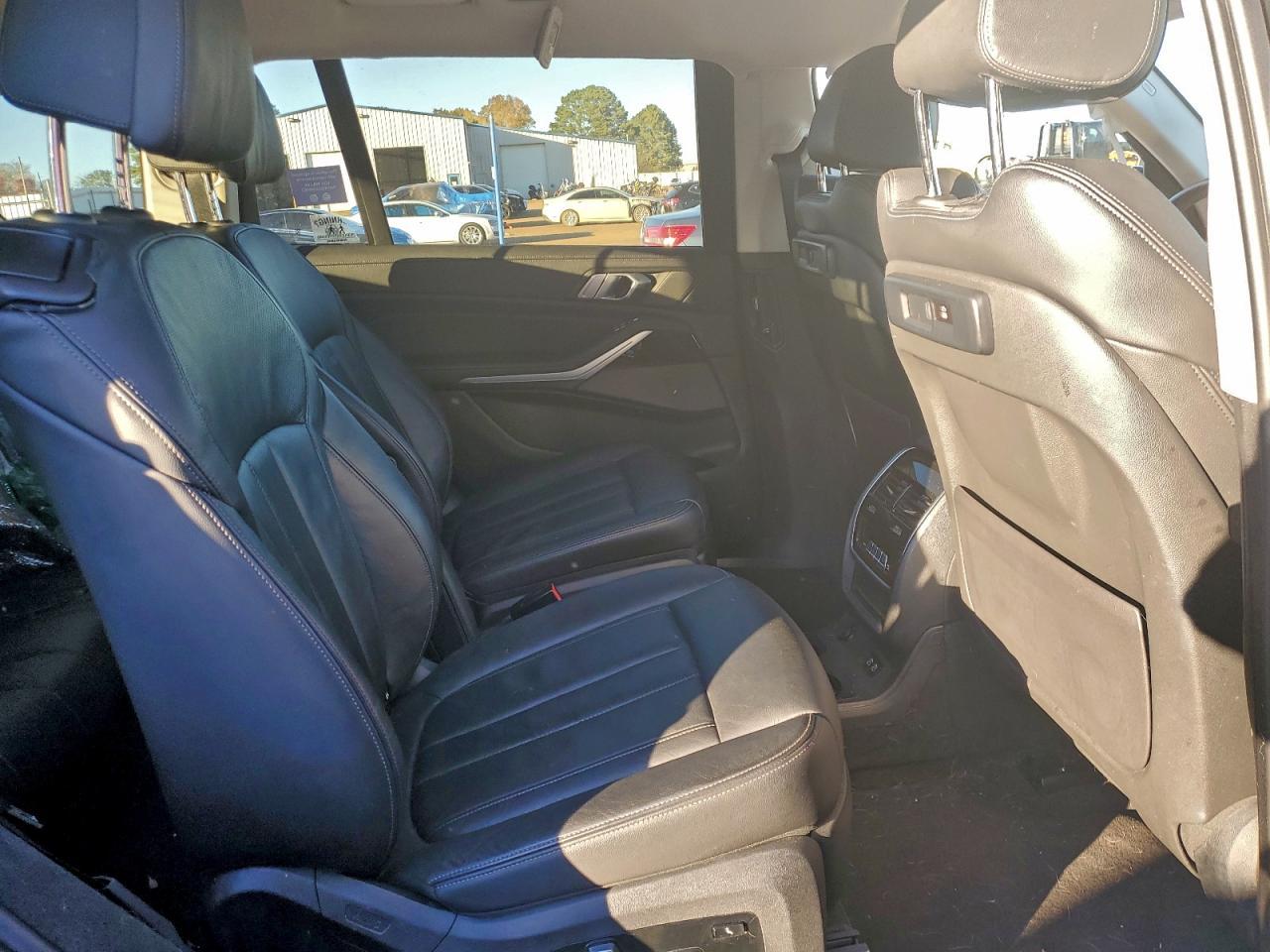 2021 BMW X7 xDrive40I - zdjęcie 11