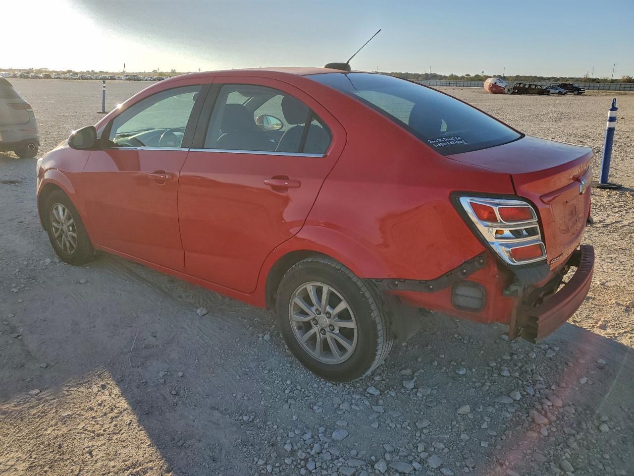 2017 Chevrolet Sonic Lt - zdjęcie 2
