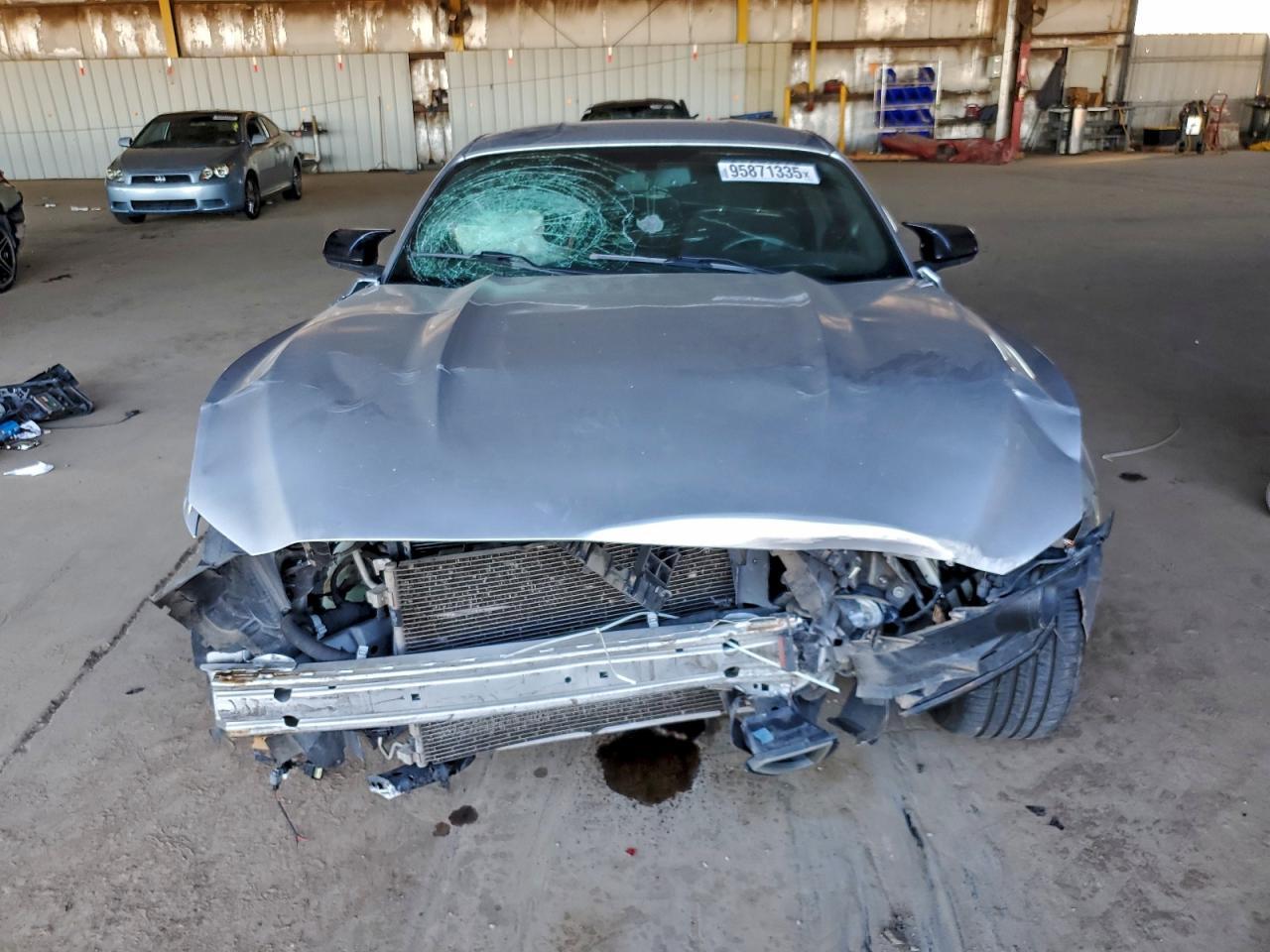 Ford Mustang - zdjęcie 5