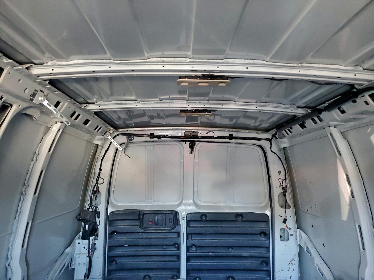 2024 Chevrolet Express G2500 - zdjęcie 10