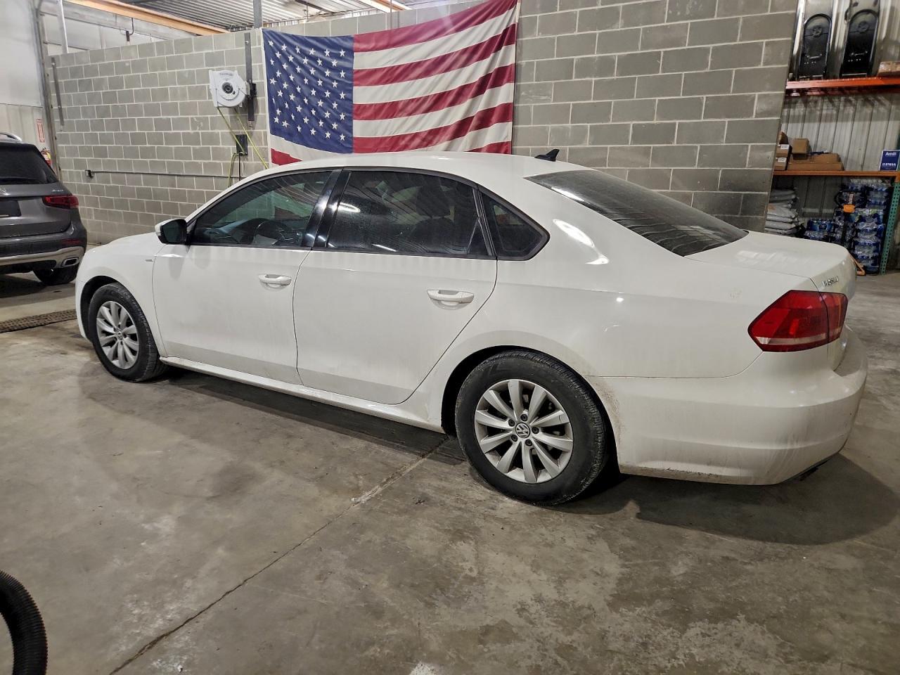 2014 Volkswagen Passat S - zdjęcie 2