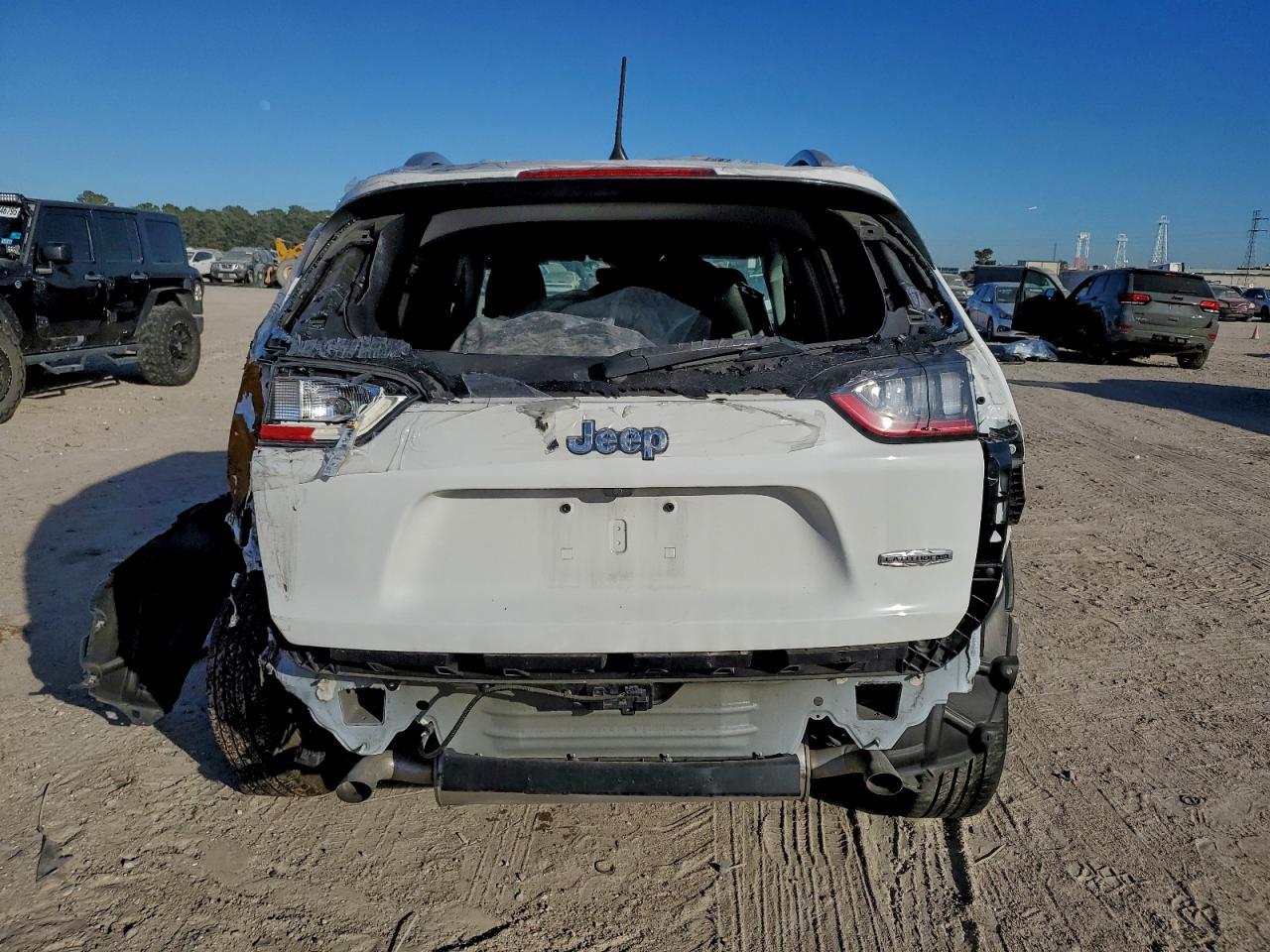 2021 Jeep Cherokee Latitude Lux - zdjęcie 6