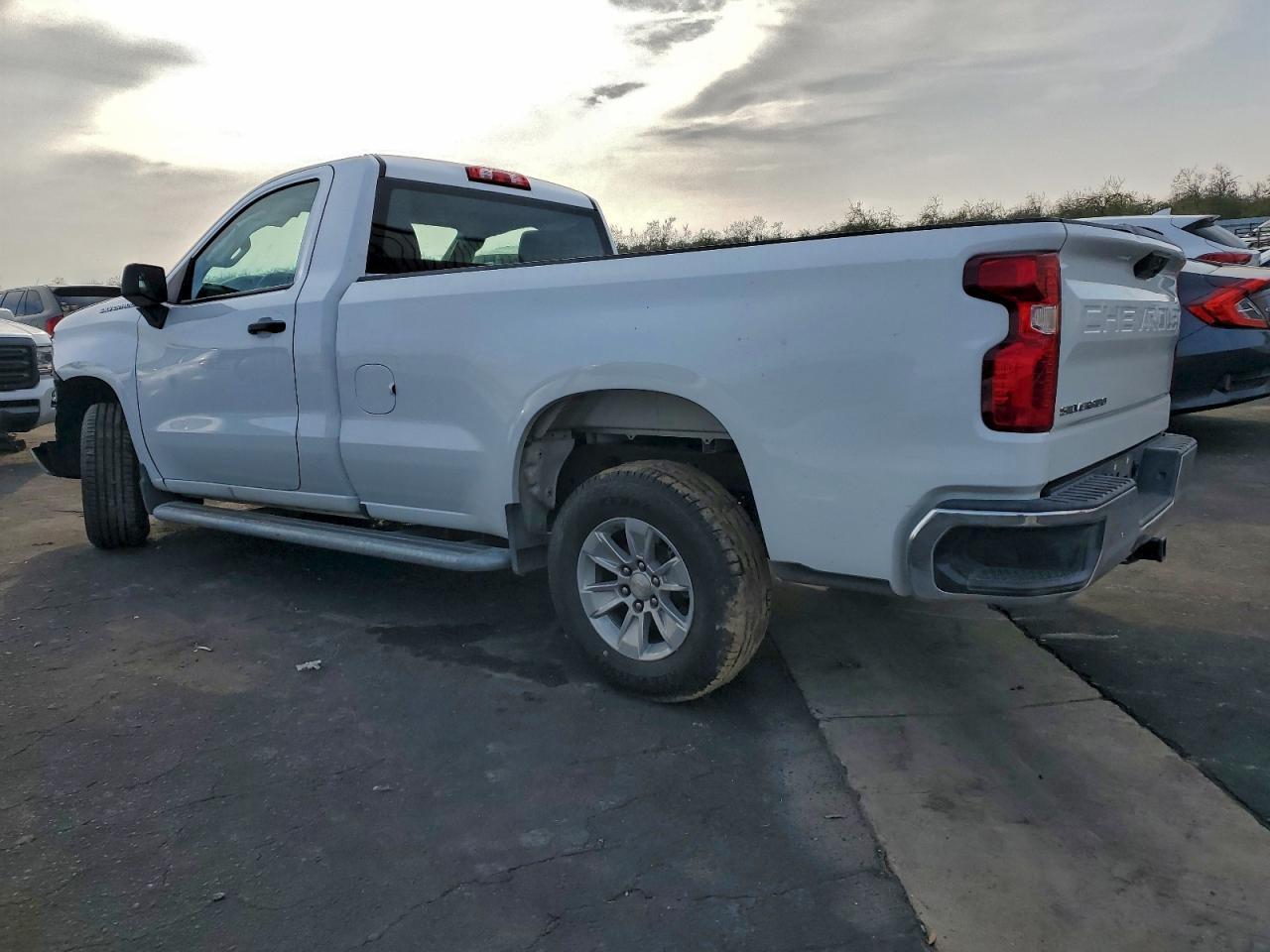2023 Chevrolet Silverado C1500 - zdjęcie 2