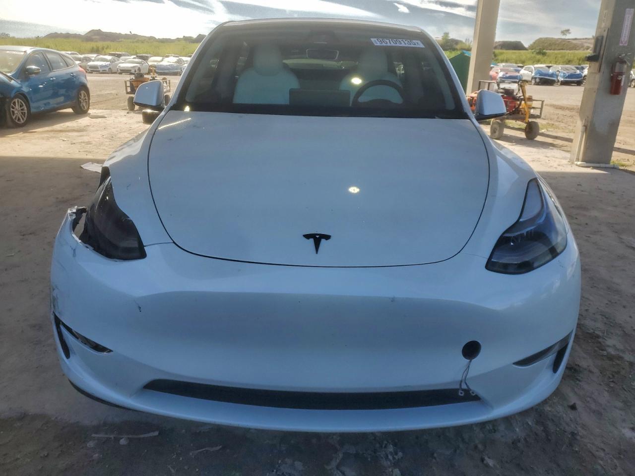 2025 Tesla Model Y - zdjęcie 5
