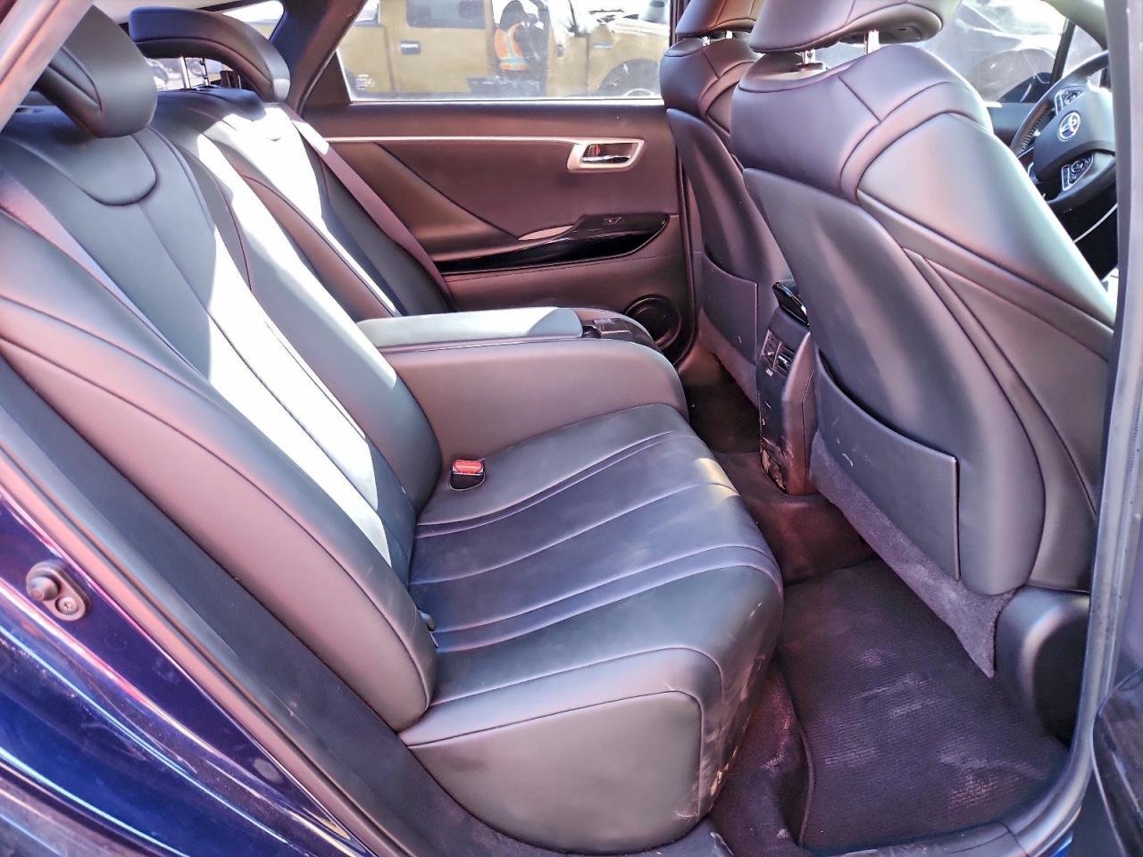 2017 Toyota Mirai - zdjęcie 10