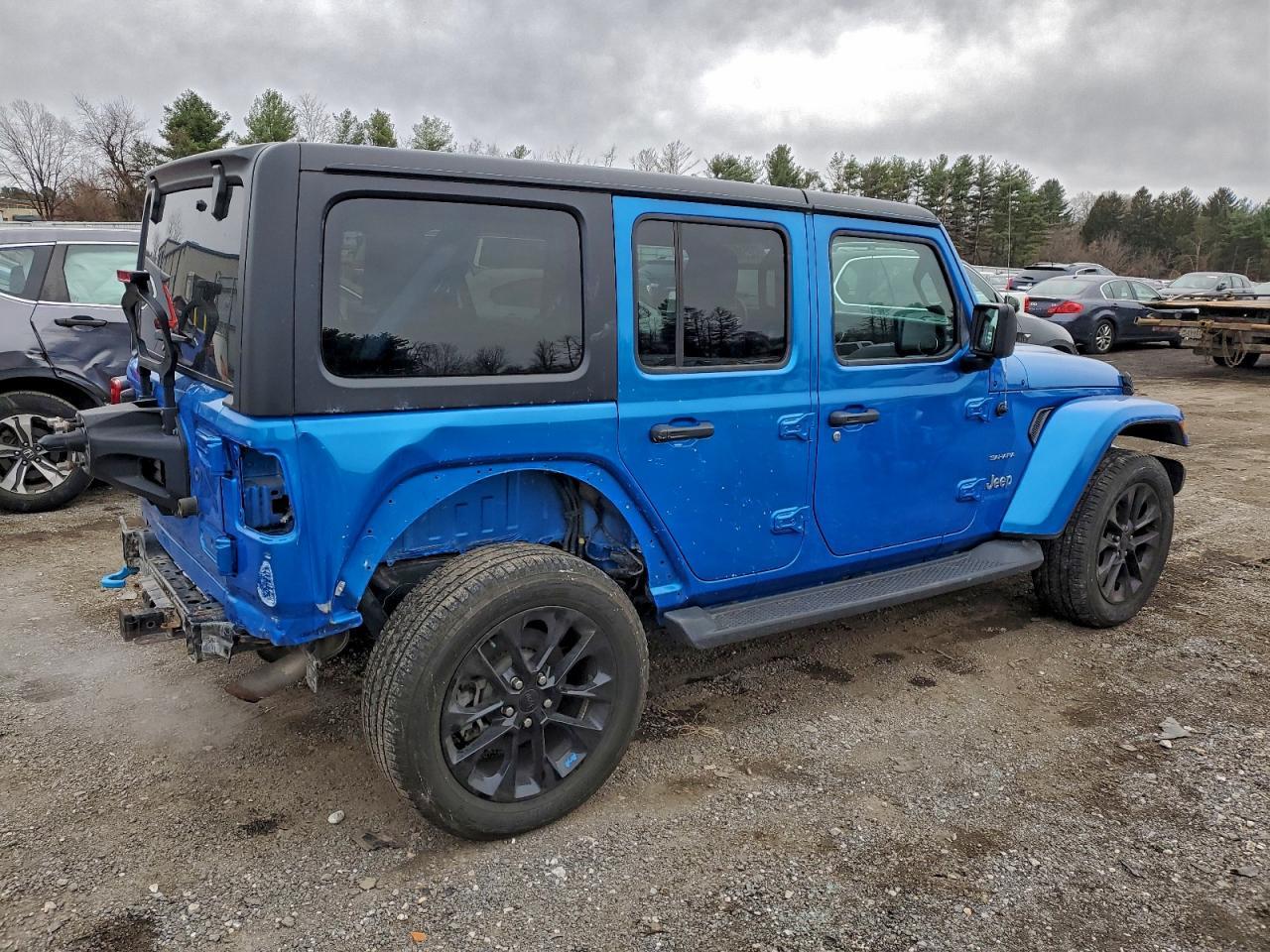 2022 Jeep Wrangler Unlimited Sahara 4Xe - zdjęcie 3