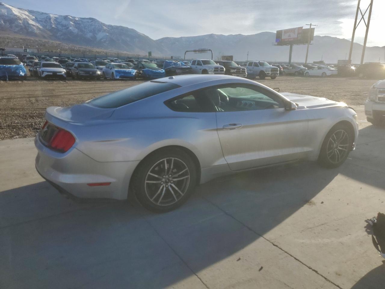 Ford Mustang - zdjęcie 3