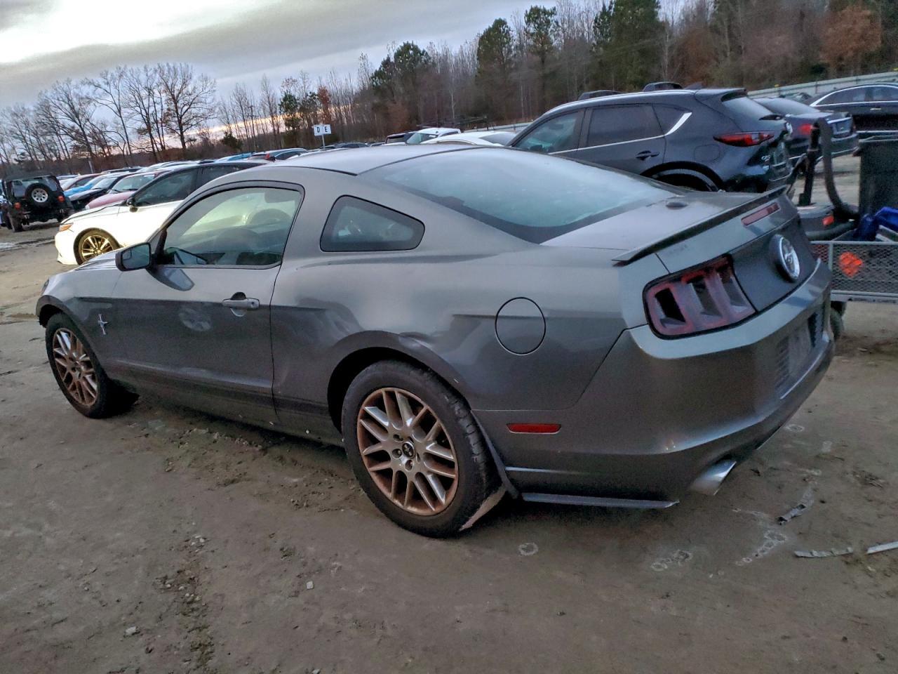 2013 Ford Mustang - zdjęcie 2