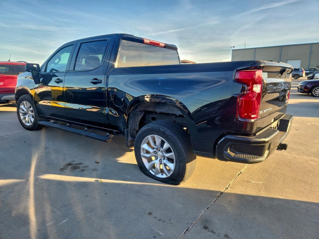 2022 Chevrolet Silverado Ltd C1500 Custom - zdjęcie 2