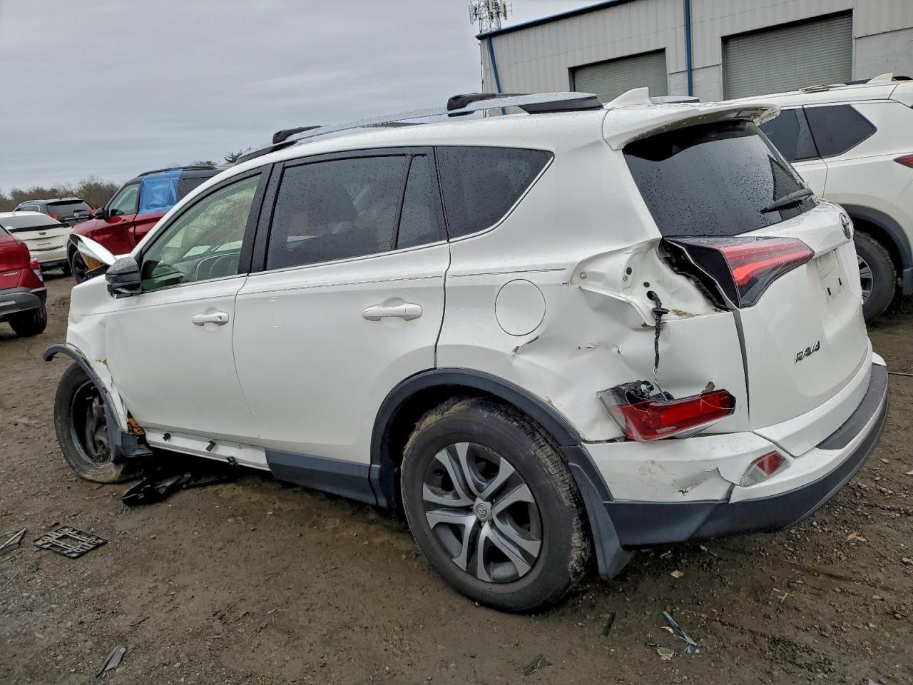 2017 Toyota Rav4 Le - zdjęcie 2