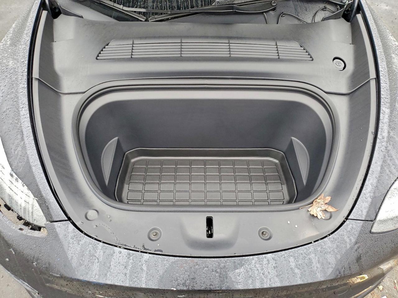 2024 Tesla Model Y - zdjęcie 11