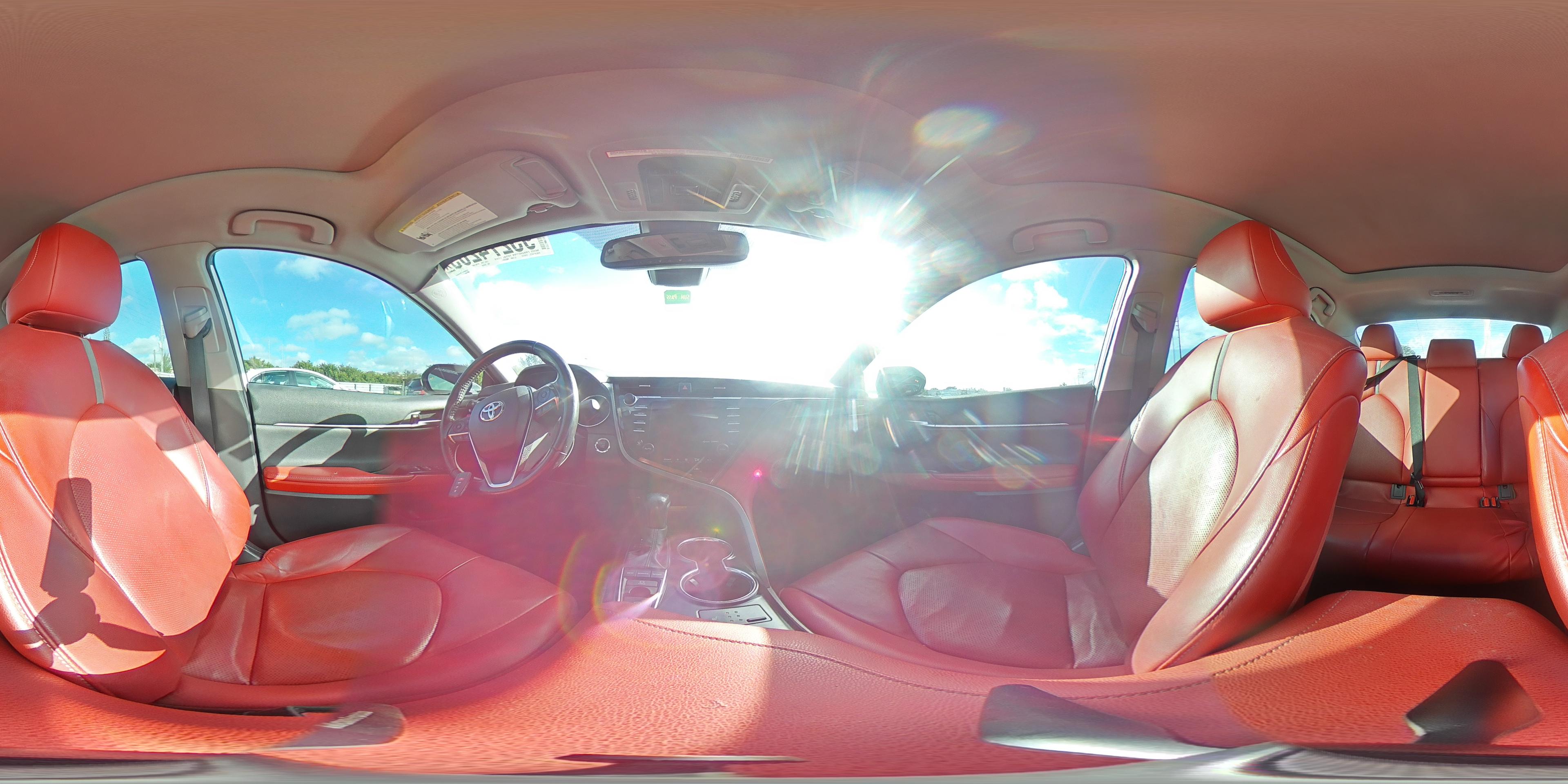 2020 Toyota Camry - zdjęcie 14