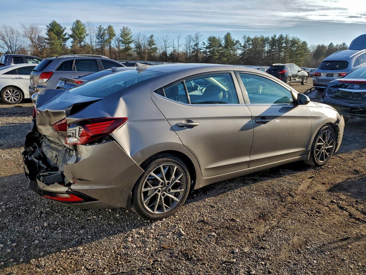 2020 Hyundai Elantra Sel - zdjęcie 3