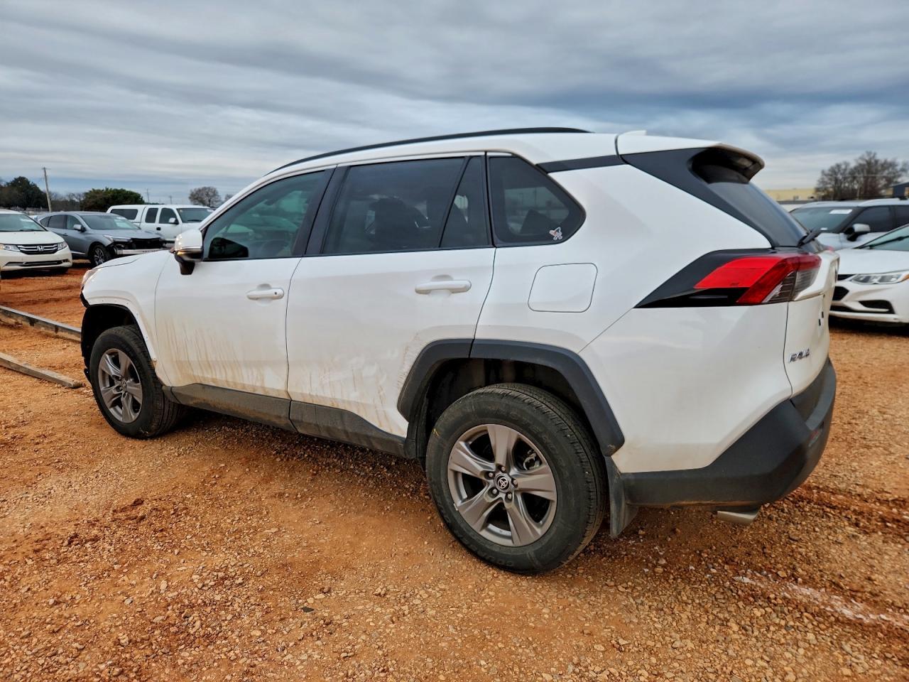 2024 Toyota Rav4 Xle - zdjęcie 2
