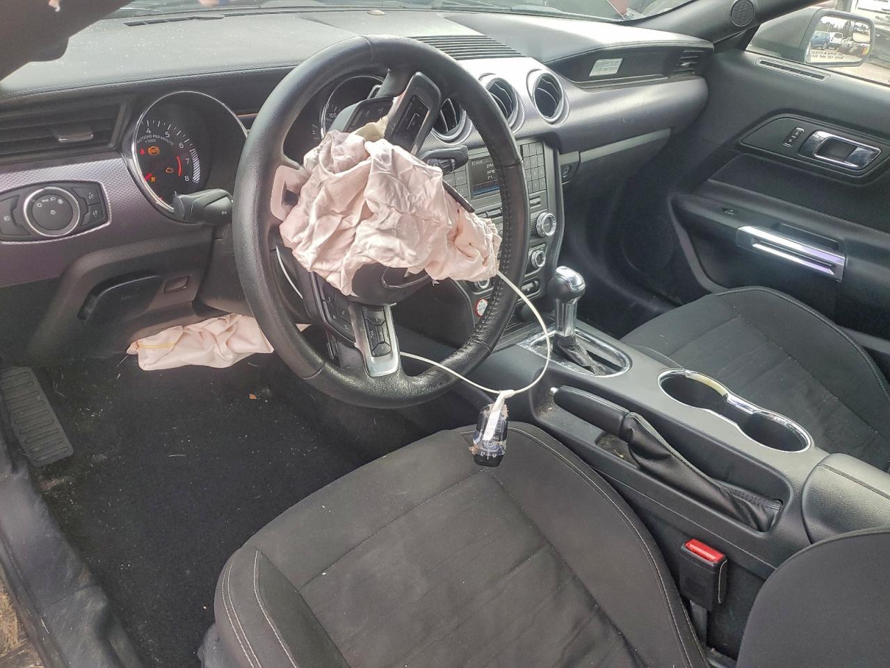 2017 Ford Mustang - zdjęcie 8