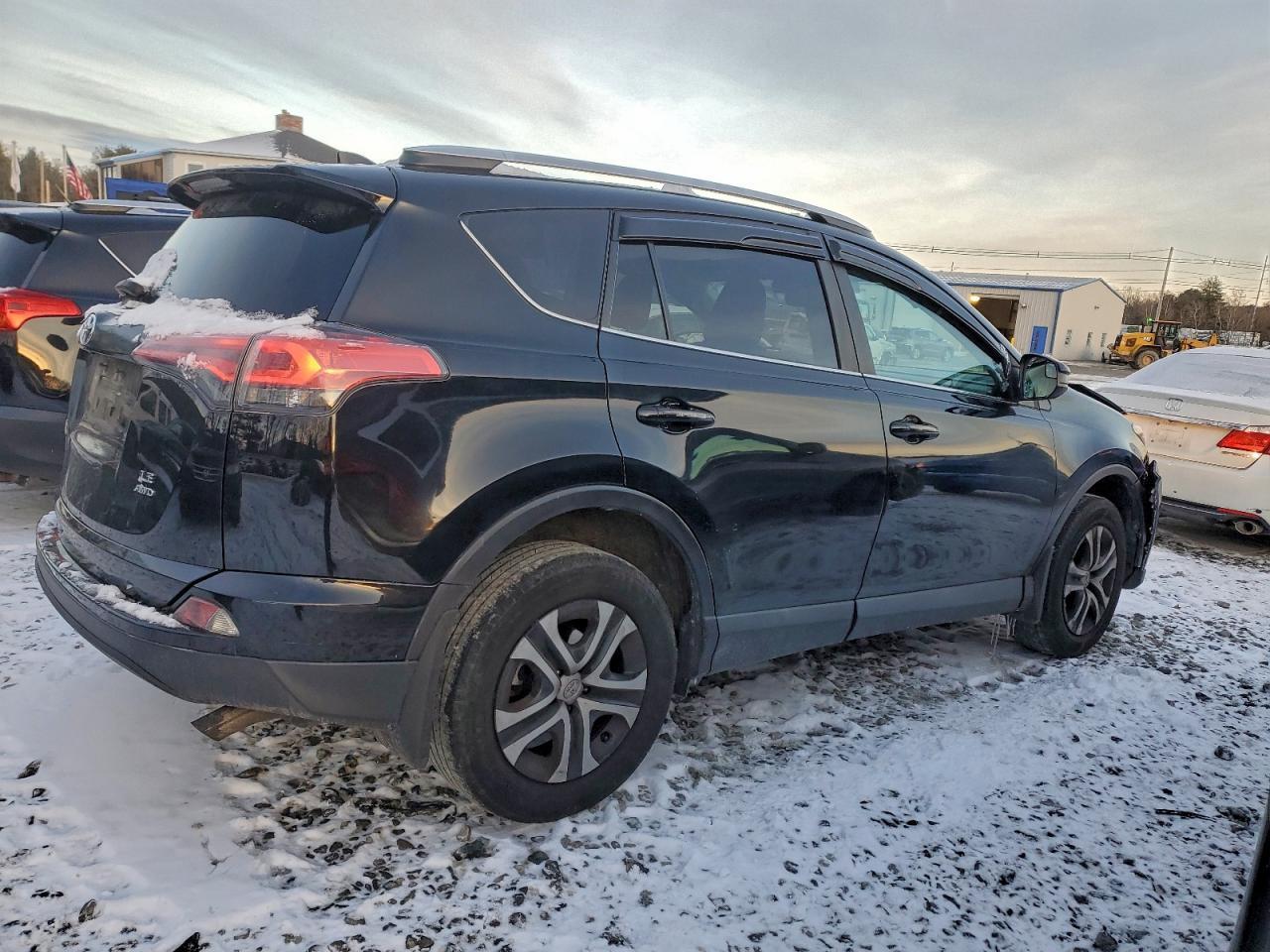 2017 Toyota Rav4 Le - zdjęcie 3