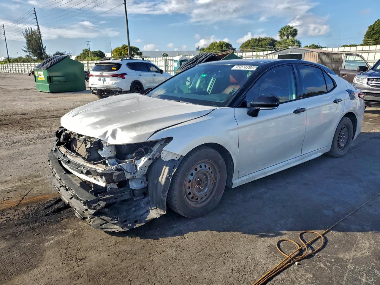 2020 Toyota Camry - zdjęcie główne