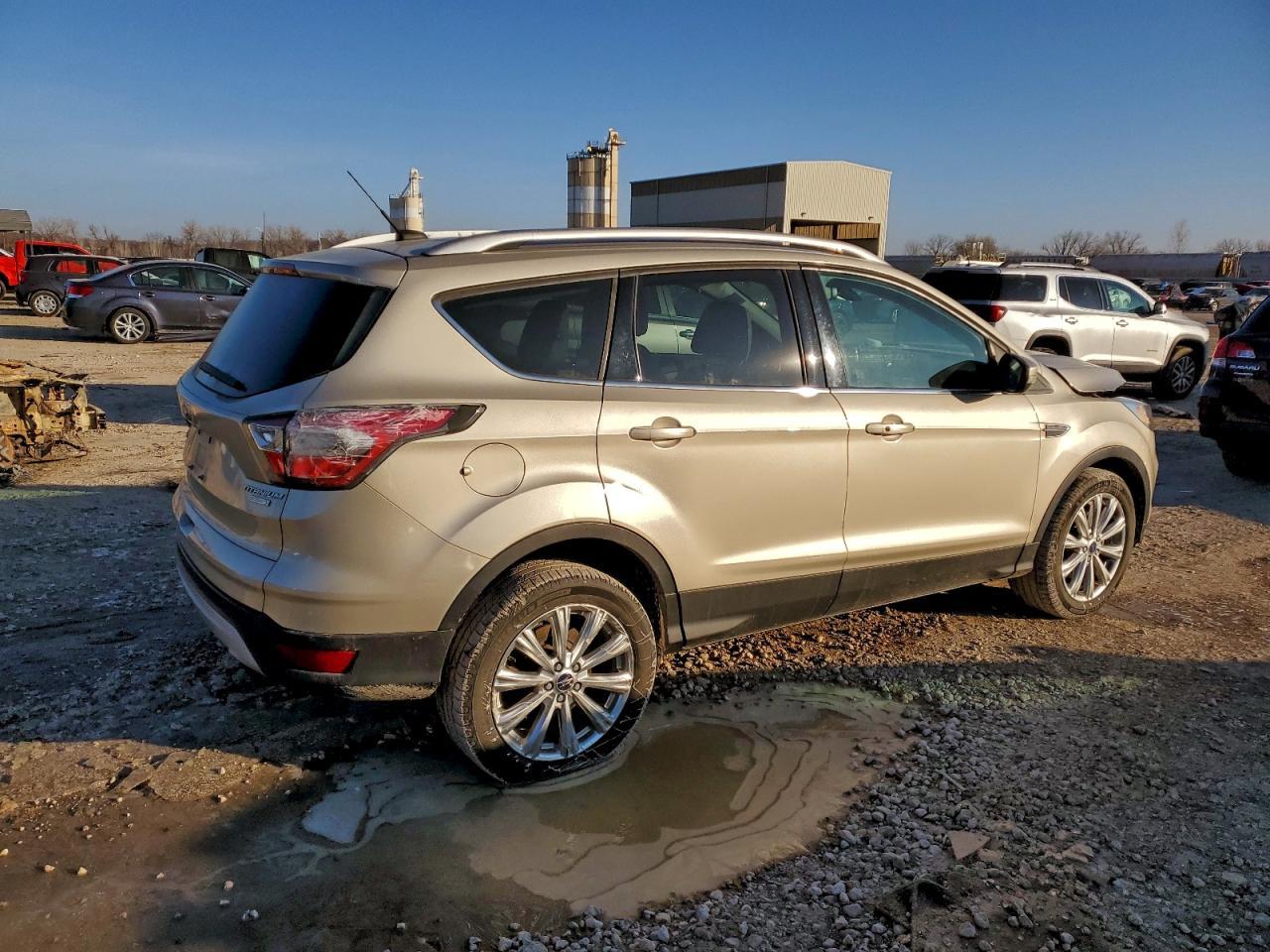 2017 Ford Escape Titanium - zdjęcie 3