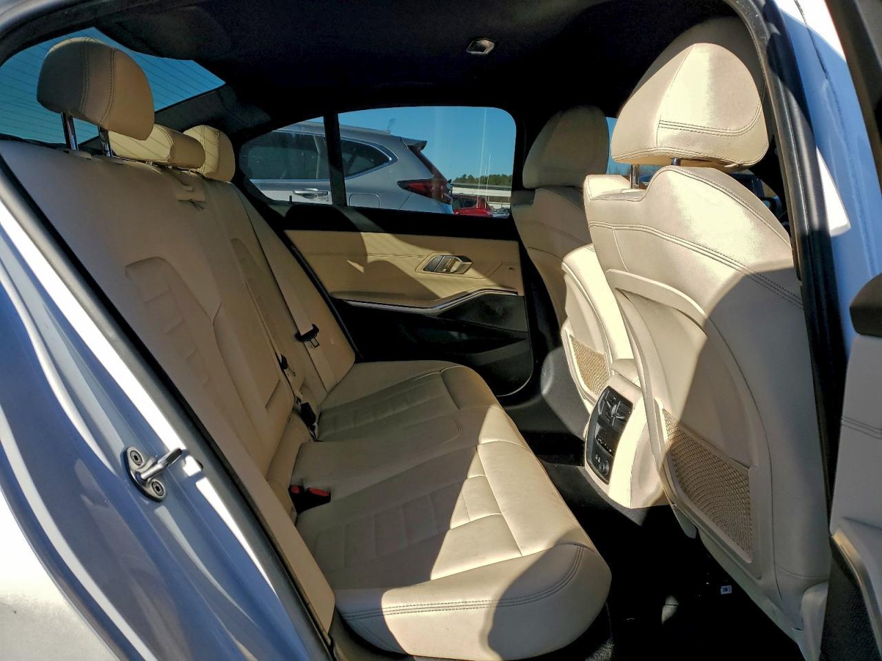 2019 BMW 330Xi - zdjęcie 10