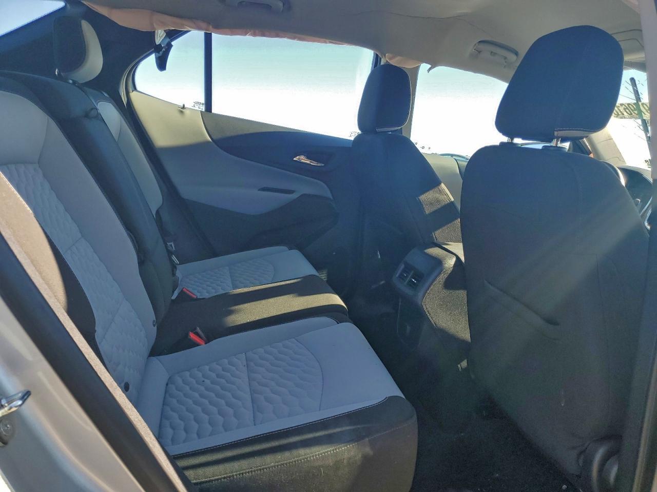 2018 Chevrolet Equinox Ls - zdjęcie 10