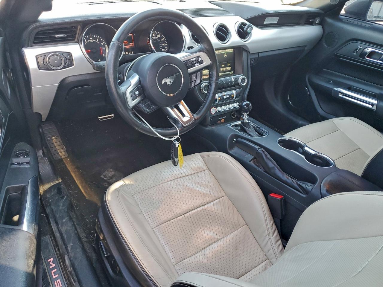 2015 Ford Mustang - zdjęcie 8