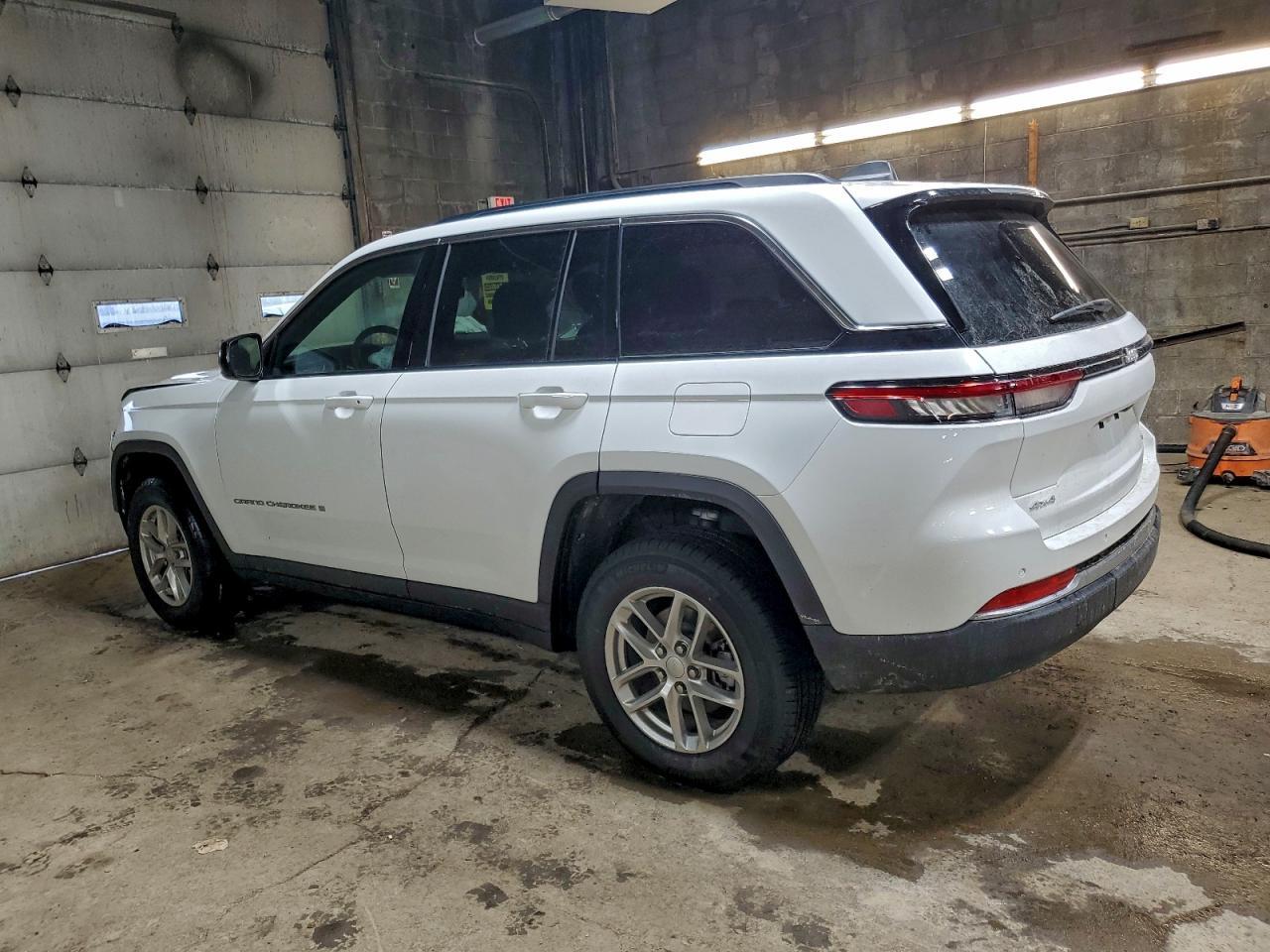 2025 Jeep Grand Cherokee Laredo - zdjęcie 2