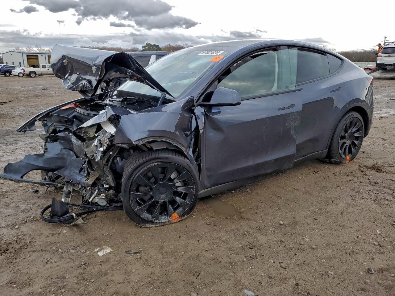 2023 Tesla Model Y - zdjęcie główne