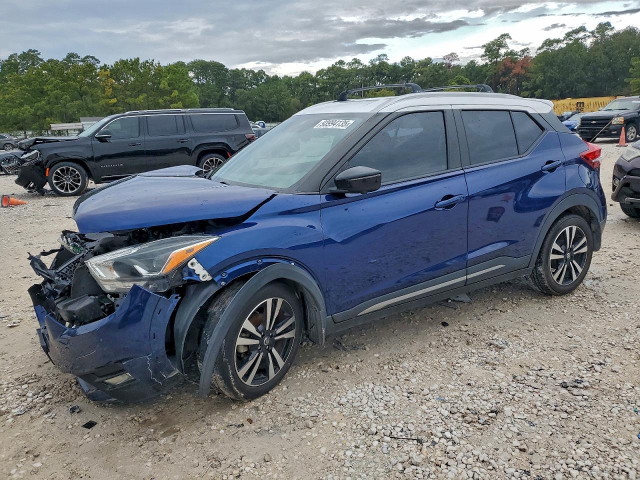 2020 Niss Kicks - zdjęcie główne